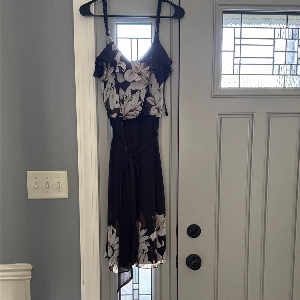Size 8 -White House Black Market Black and White Floral High Low Dress